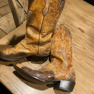 Women’s cowboy boots